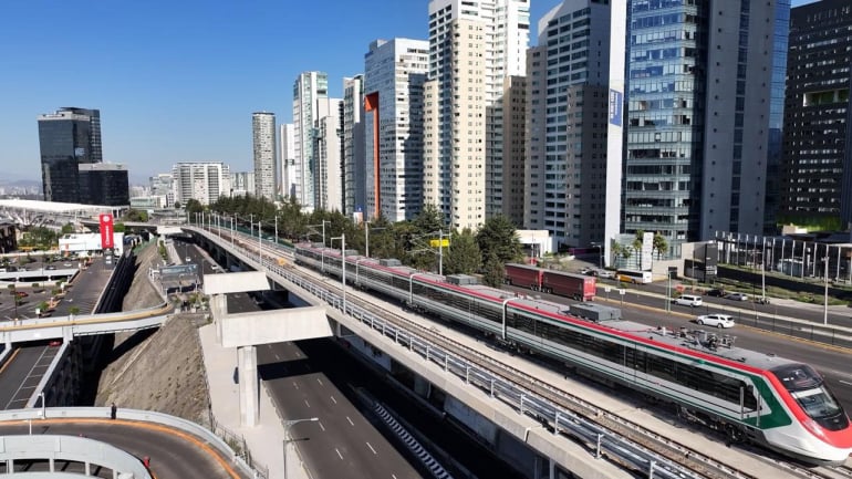 Estación del Tren Interurbano El Insurgente, una opción de movilidad cercana.